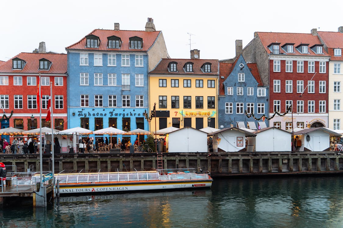 工厂转型做外贸，注册内地公司还是香港公司